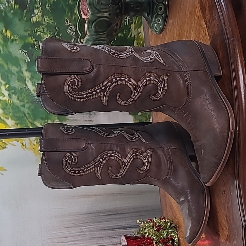 American Rag Adawnn Womens size 5 Tall Brown Western embroidered leather boots